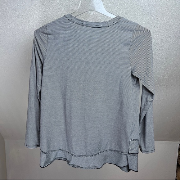 SOFT SURROUNDINGS Black & White Micro Striped top w/Ruffle Details. Petite Small - Picture 4 of 4